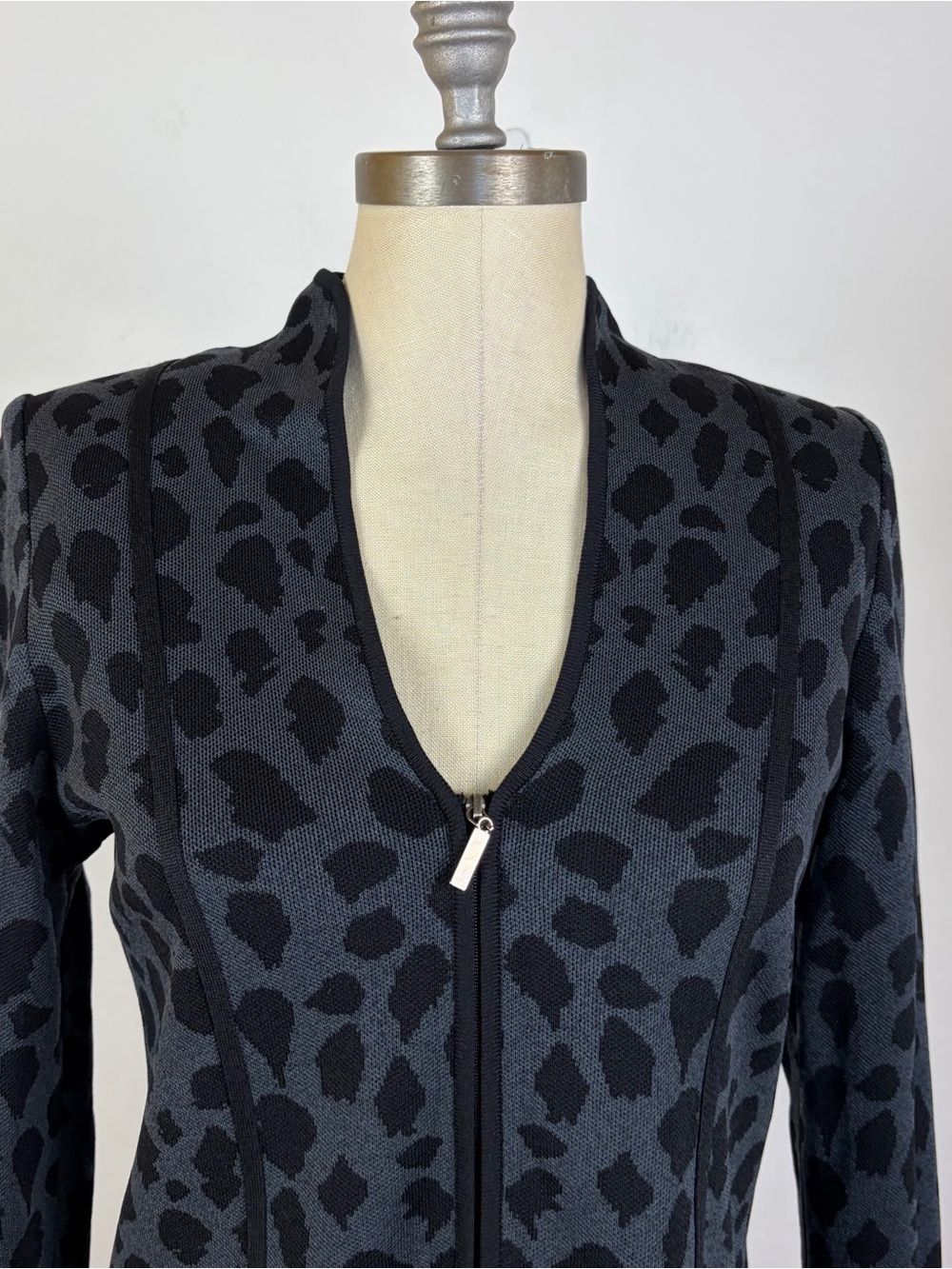 Misook Black Leopard Pattern Zip-Front Jacket - Picture 3 of 6